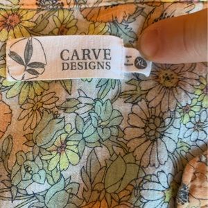 Carve Designs, size XL, floral lightweight shirt